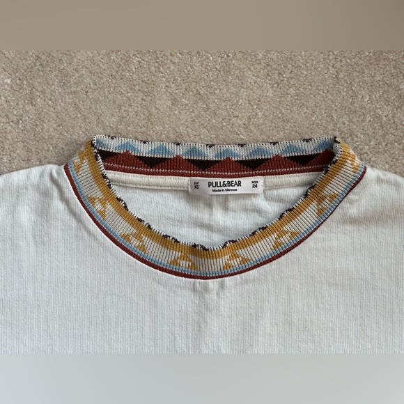 Pull & Bear - Crop Tee with Embroidered Hem - Picture 2 of 3
